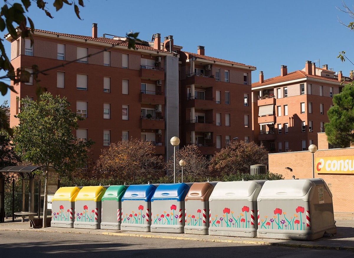 abfalltrennung recycling Container in Ripollet (Spanien) wikicommons