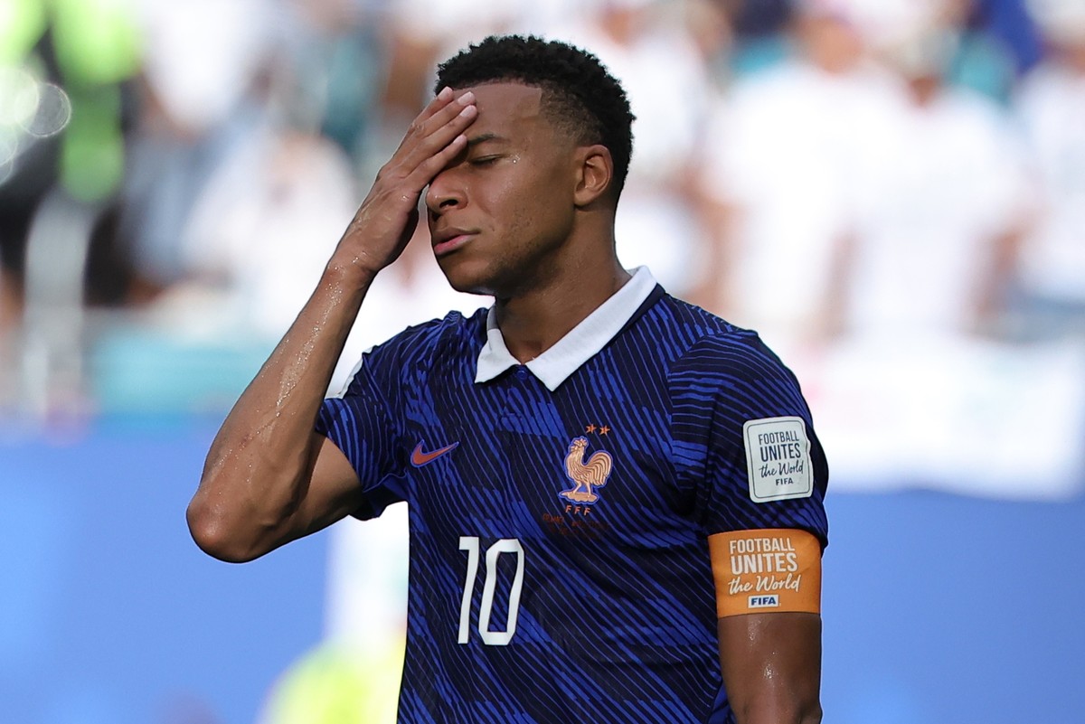 epa13119734 Kylian Mbappe of France looks on during the FIFA World Cup 2026 3rd place playoff match France against England, in Miami, Florida, USA, 18 July 2026. EPA/CRISTOBAL HERRERA-ULASHKEVICH