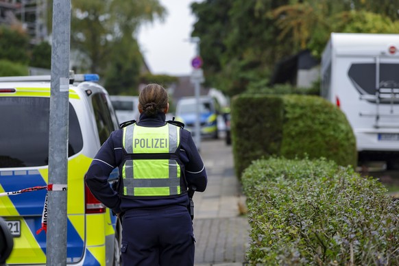 epa12437307 Police are seen at a scene of a knife attack on Herdecke&#039;s newly elected mayor Iris Stalzer in Herdecke, Germany 07 October 2025. Stalzer was found seriously injured. EPA/CHRISTOPHER  ...