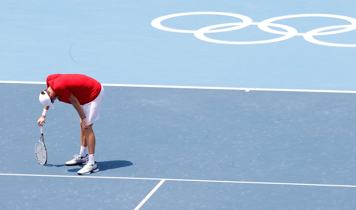 epa09372424 Daniil Medvedev, of the Russian Olympic Committee, reacts during his men's singles third round tennis match against Fabio Fognini, of Italy, at the Tokyo 2020 Olympic Games, at the Ar ...