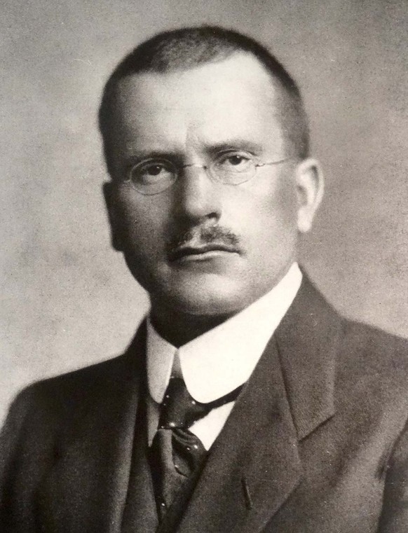 Switched Sides: Psychoanalyst CG Jung.  https://commons.wikimedia.org/wiki/File:CGJung.jpg