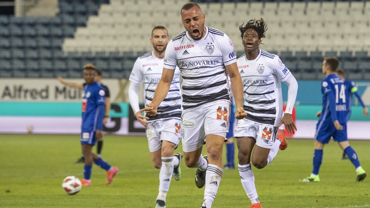 Arthur Cabral, rechts, von Basel feiert sein Tor zum 3:4 fuer Basel beim Super League Meisterschaftsspiel zwischen dem FC Luzern und dem FC Basel vom Samstag, 10. April 2021 in Luzern. (KEYSTONE/Urs F ...