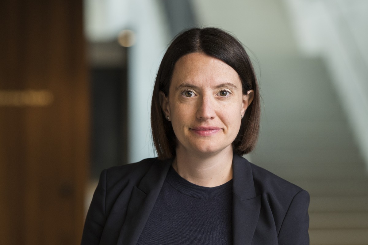 Nora Kronig, Vizedirektorin im Bundesamt fuer Gesundheit BAG, Leiterin Abteilung Internationales, im Portrait im Gebaeude des BAG, am Donnerstag, 15. April 2021 in Bern. Nora Kronig informiert die Oef ...