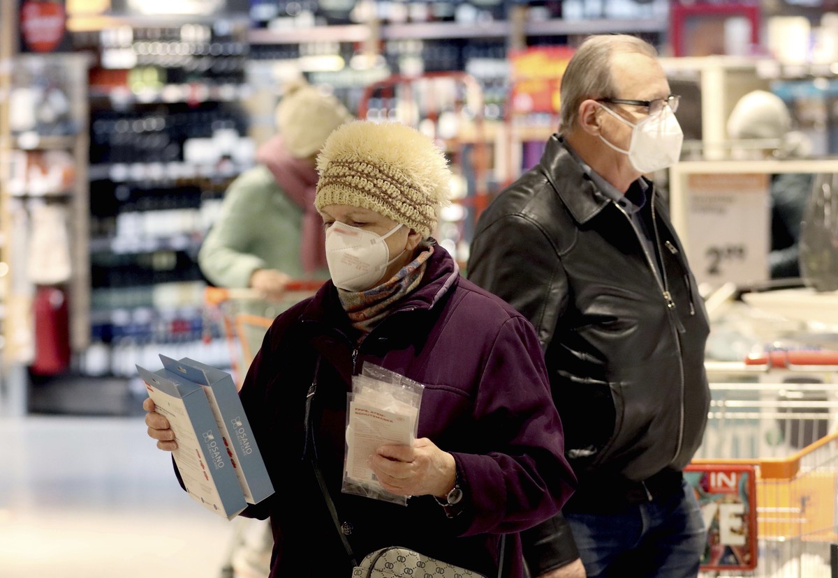 People wear an FFP2 protective mask when shopping in a supermarket in Vienna, Austria, Monday, Jan. 25, 2021. Austrians have to use medical masks when shopping and in public transport, as masks have b ...