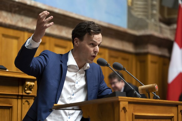 Bastien Girod, GP-ZH, spricht waehrend der Debatte um die Gletscher-Initiative, waehrend der Fruehlingssession der Eidgenoessischen Raete, am Mittwoch, 1. Maerz 2023, in Bern. (KEYSTONE/Peter Klaunzer ...