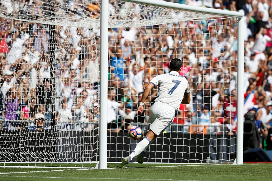 Football Soccer - Spanish Liga Santander - Real Madrid v Osasuna- Santiago Bernabeu, Madrid, Spain 10/09/16. Real Madrid&#039;s Cristiano Ronaldo celebrates his first goal during the match. REUTERS/Ju ...