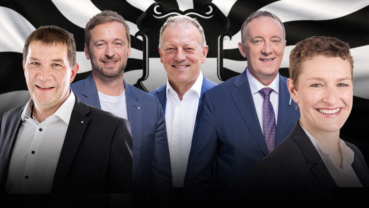La coalition des 5 candidats de la droite et du Centre: Markus Julmy (Le Centre), Romain Collaud (PLR), Didier Castella (PLR), Philippe Demierre (UDC) et Marie-France Roth Pasquier (Le Centre).