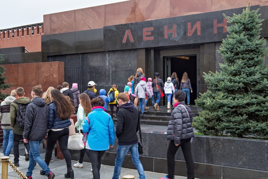 Schlange vor dem Lenin Mausoleum.