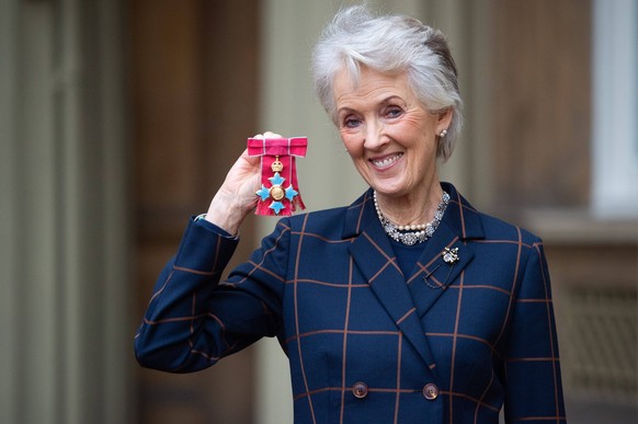 . 14/01/2020. London, United Kingdom. Author Joanna Trollope with her CBE after an Investiture at Buckingham Palace in London. PUBLICATIONxINxGERxSUIxAUTxHUNxONLY xPoolx/xi-Imagesx IIM-20633-0019