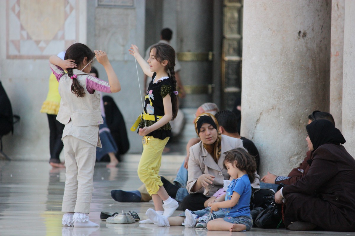 Kinder spielen im Innenhof der&nbsp;Umayyaden-Moschee (23.05.2009).