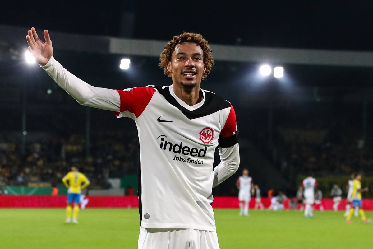 Torjubel - Torsch�tze Hugo Ekitike Eintracht Frankfurt,11 trifft zum 0-3 - 1. Hauptrunde DFB Pokal Saison 2024-2025 Eintracht Braunschweig vs. Eintracht Frankfurt im Eintracht Stadion in Braunschweig  ...