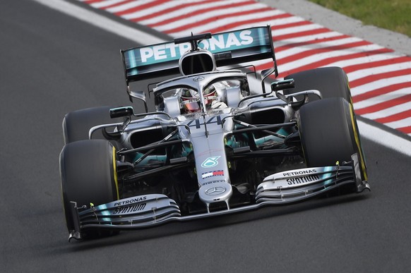 epa07756309 British Formula One driver Lewis Hamilton of Mercedes steers his car during the Hungarian Formula One Grand Prix at the Hungaroring circuit, in Mogyorod, Hungary, 04 August 2019. EPA/Zsolt ...