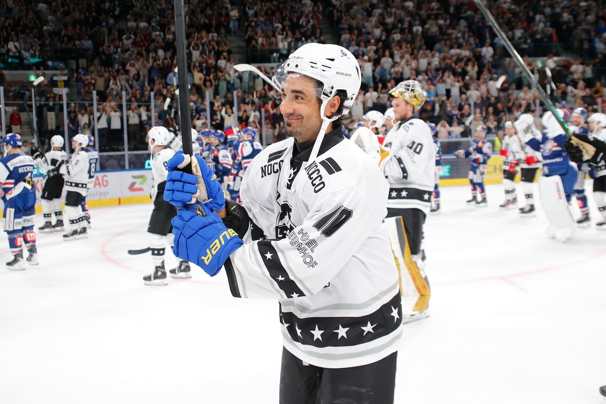 Andres Ambuehl (Fiala Selection) nach dem Charity Game zwischen den ZSC Lions und den Fiala Selection, am Freitag, den 08. August 2025 in der Swiss Life Arena in Zuerich. .(KEYSTONE/Manuel Geisser)