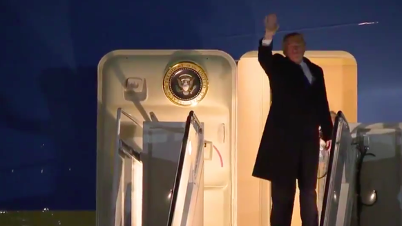 Donald Trump Air force one davos