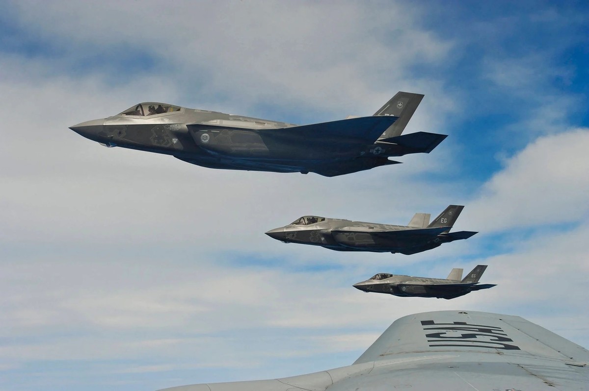 La Suisse doit-elle acheter 20, 30 ou 40 avions de type F-35? Ce n'est pas seulement une question de sécurité, mais aussi une question financière.