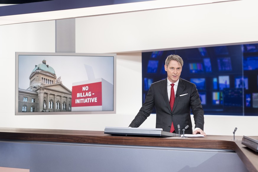 ARCHIV --- Moderator Franz Fischlin spricht in der Tagesschau im Schweizer Radio und Fernsehen (SRF) in Leutschenbach, aufgenommen am 11. Dezember 2017 im Schweizer Radio und Fernsehen SRF in Leutsche ...