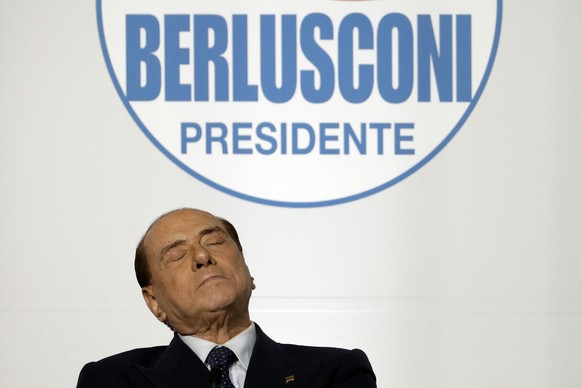 ZUM TOD VON SILVIO BERLUSCONI STELLEN WIR IHNEN FOLGENDES BILD ZUR VERFUEGUNG --- Forza Italia&#039;s Silvio Berlusconi attends a media event for center-right leaders ahead of the March 4 general elec ...