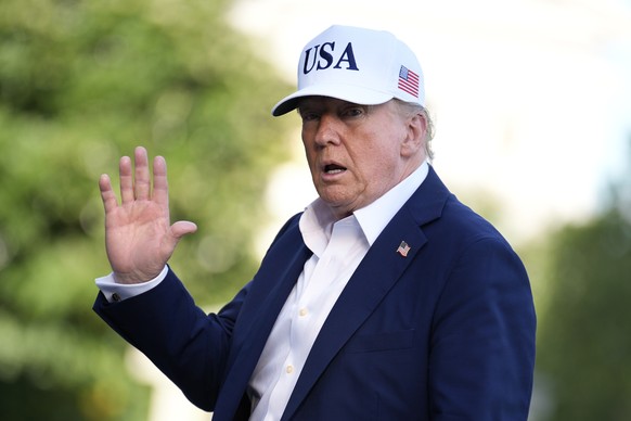 epa12221439 US President Donald Trump waves to reporters on the South Lawn of the White House upon his return from a weekend in Bedminster, New Jersey, in Washington, DC, USA, 06 July 2025. EPA/Yuri G ...