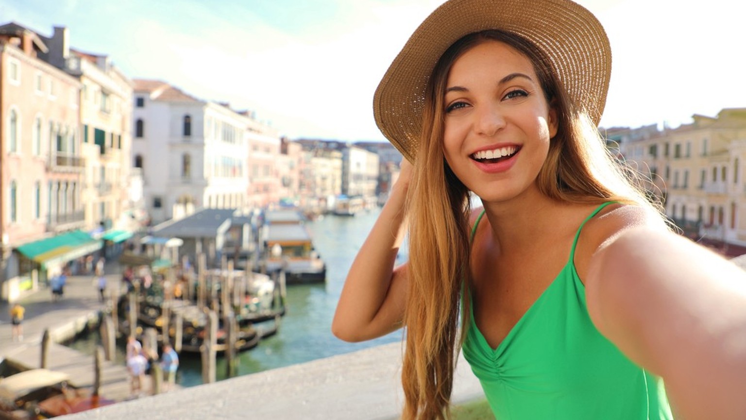 Frau macht ein Selfie in Venedig