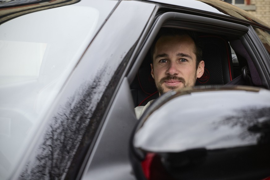 Yves Welti hat mit Bitcoins etwas Geld gemacht und sich davon einen Lotus (Auto) und ein Nummernschild gekauft. Photo by Roland Schmid