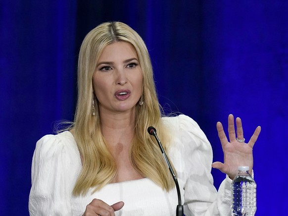 ARCHIV - Ivanka Trump, Beraterin und Tochter des US-Pr�sidenten Trump, nimmt an einem Gespr�ch am Phoenix Business Roundtable teil. Ivanka Trump ist im Verfahren um die Finanzierung der Feier zur Amts ...