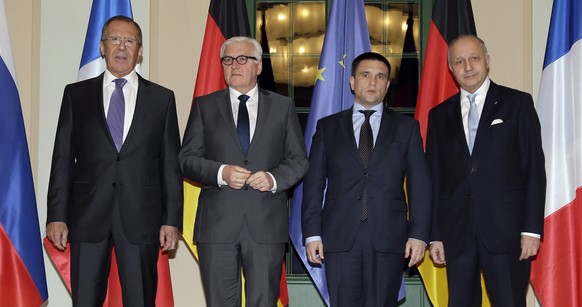 Frank-Walter Steinmeier (zweiter von links), der französische Vertreter Laurent Fabius (rechts) mit Sergey Lavrov (ganz links) und Pavlo Klimkin.&nbsp;