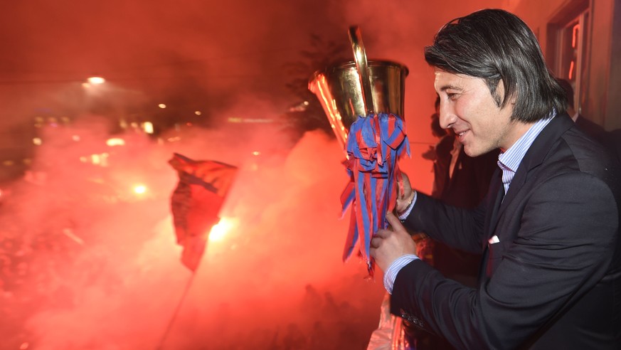 Im Mai 2014 feiert Yakin als Basel-Trainer mit den FCB-Fans den Meistertitel.