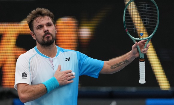 <p>Stan the Man Wawrinka schenkt den Fans sein Herz – er schlägt Laslo Djere und steht in Runde 2.</p>