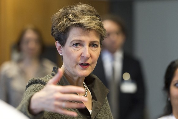 Bundesraetin Simonetta Sommaruga, Vorsteherin des Eidgenoessischen Justiz- und Polizeidepartements (EJPD), bei ihrem Besuch im Kantonsspital Winterthur, am Sonntag, 1. Mai 2016. Bundesraetin Sommaruga ...