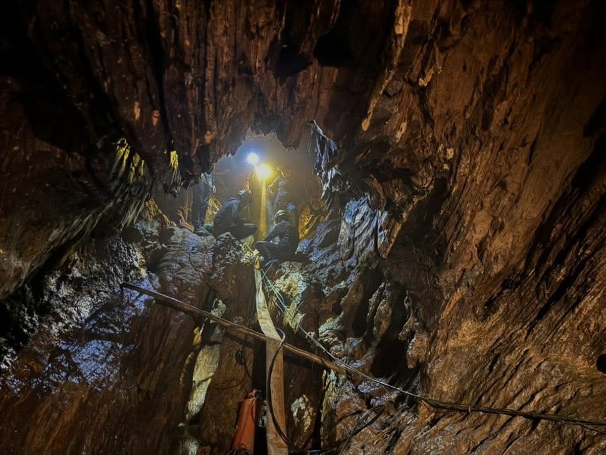 This image released by Metta Tham Rescue Kalasin shows rescuers working in a flooded cave in Xaisomboun province, Laos, Friday, May 29, 2026. (Metta Tham Rescue Kalasin via AP)
Laos Cave Rescue