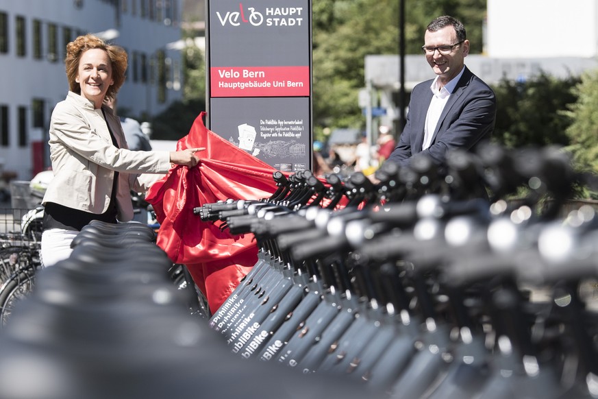 Ursula Wyss, Gemeinderaetin Stadt Bern, links, und Bruno Rohner, Geschaeftsfuehrer PubliBike, eroeffnen das Veloverleihsystem &quot;Velo Bern&quot;, am Donnerstag, 28. Juni 2018 in Bern. Die aktuell 7 ...