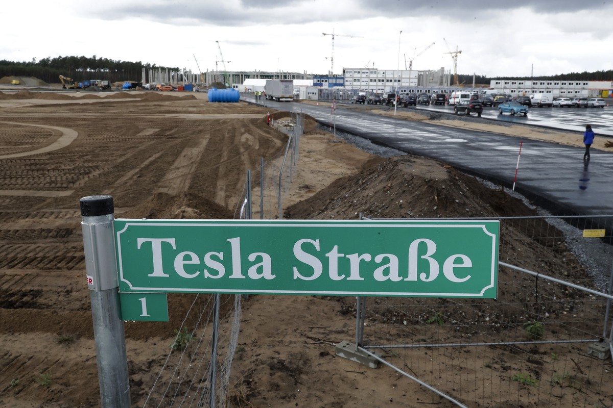 A street sign reading 'Tesla Street 1' stand in front of the construction site of the electric car Tesla Gigafactory in Gruenheide near in Berlin, Germany, Wednesday, Sept. 2, 2020. (AP Phot ...