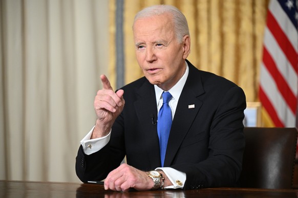 epa11827506 US President Joe Biden delivers his farewell address to the nation from the Oval Office of the White House in Washington, DC, USA, 15 January 2025. EPA/MANDEL NGAN / POOL