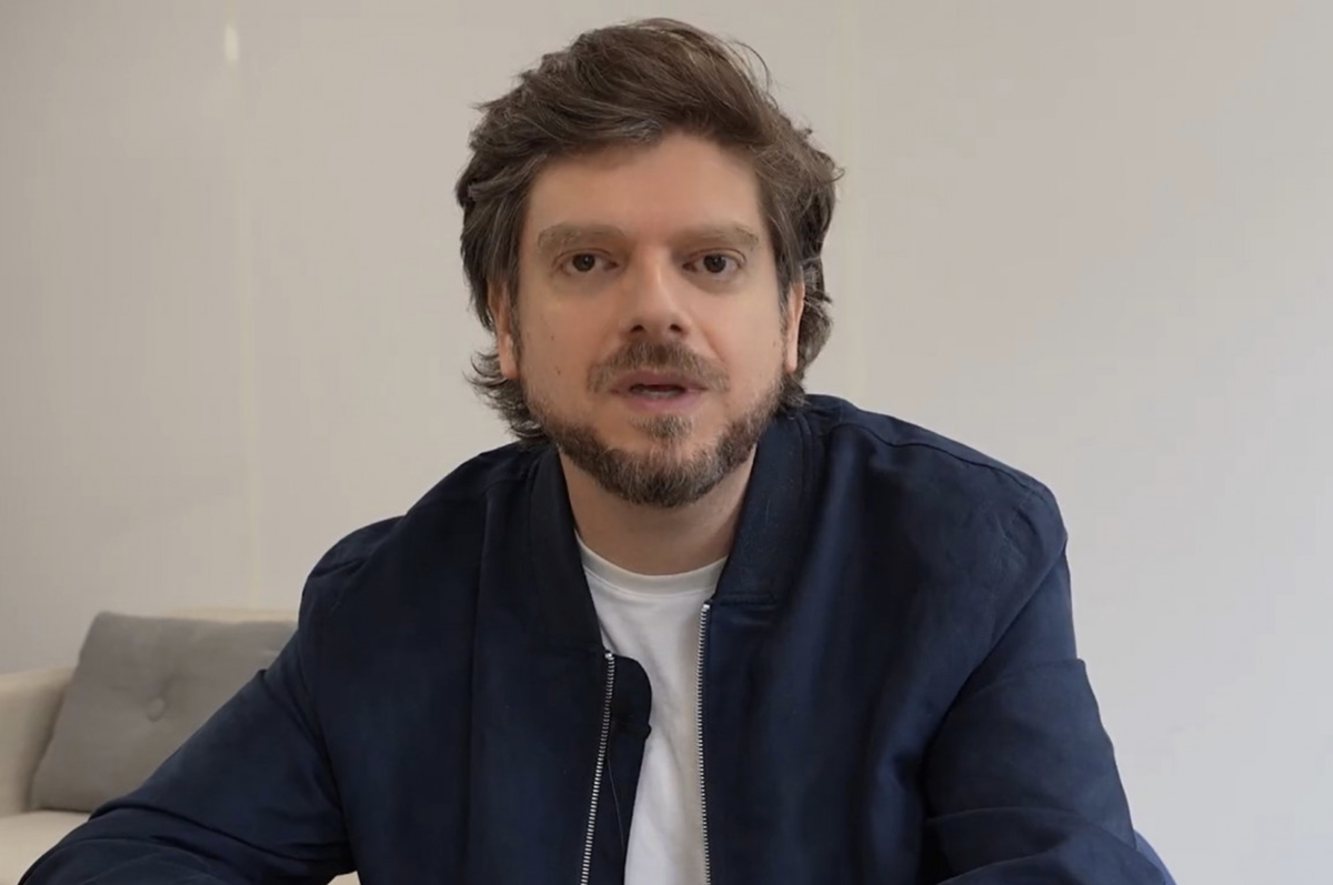 Le youtubeur et humoriste français Grégory Guillotin a présenté ses excuses à son ancienne compagne, qui l’accuse de violences physiques et psychologiques répétées entre 2019 et 2026.