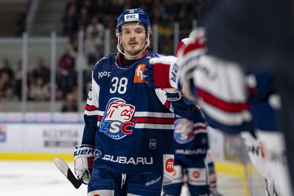 Der Torschuetze Rudolfs Balcers (ZSC) jubelt nach dem Tor zum 1:0 bei dem Spiel 2 des Playoff Halbfinal der Eishockey National League zwischen den ZSC Lions und dem HC Davos am Montag, 6. April 2026 i ...