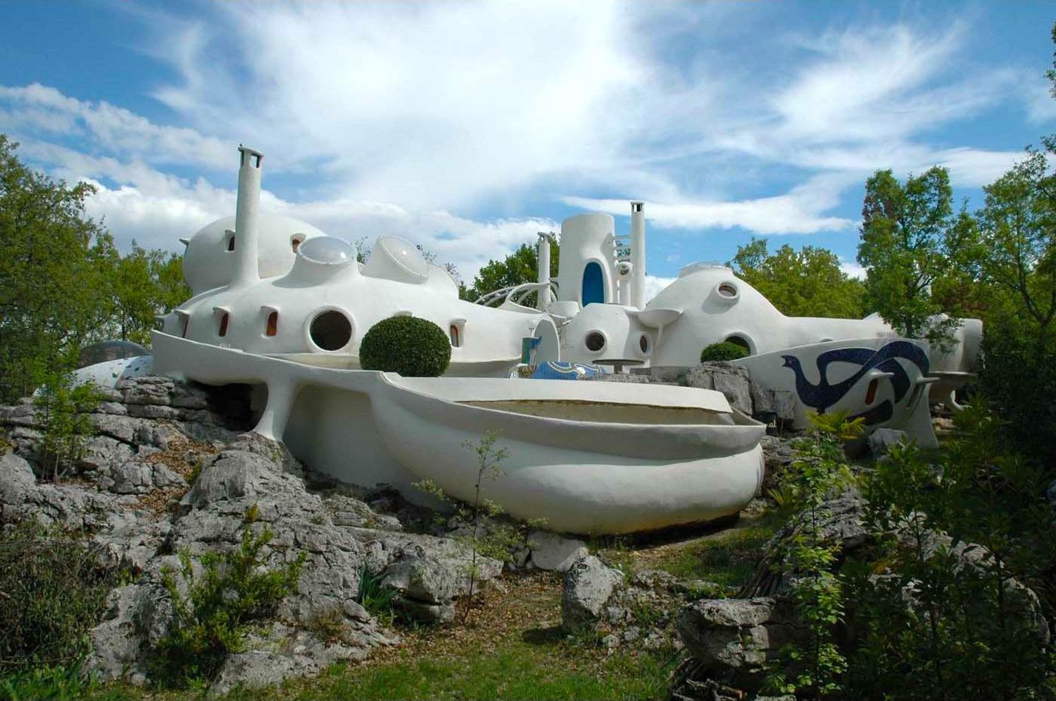 maison bulle unal uzes ardeche frankreich design architektur retro barbapapa
https://www.architecturedecollection.fr/product/maison-bulle-unal-hausermann/