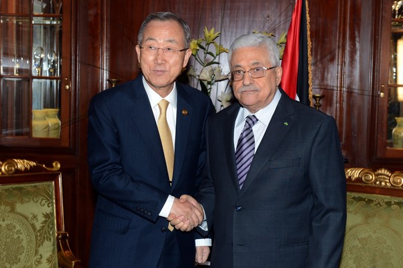 UNO-Generalsekretär Ban Ki Moon bei einem Treffen mit Palästinenserpräsident Mahmoud Abbas in Kairo.