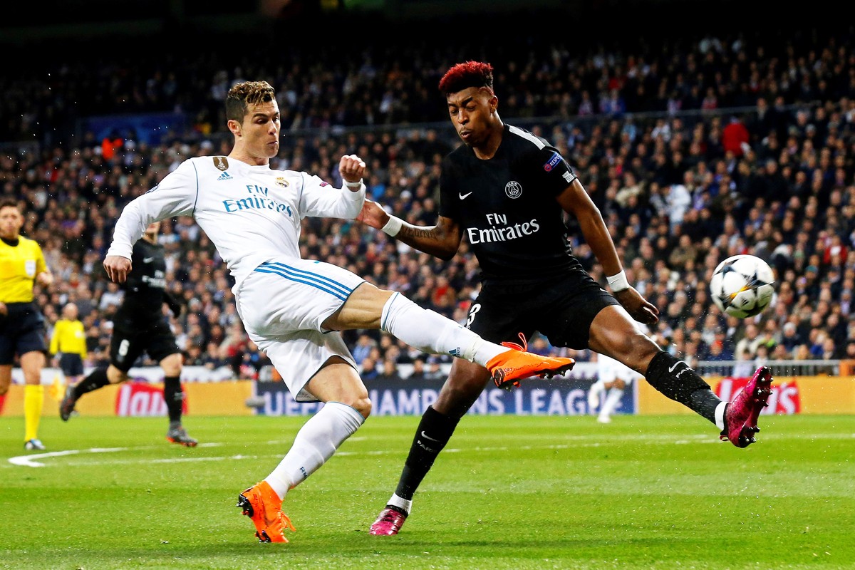 epa06525566 Paris Saint-Germain's Presnel Kimpembe (R) in action against Real Madrid's Cristiano Ronaldo (L) during the UEFA Champions League round of 16, first leg soccer match between Real ...