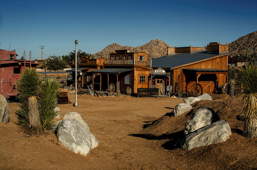 pioneertown california big horn ranch stargazing retreat immobilien kalifornien westernstadt western filmkulisse wohnen lifestyle https://www.pioneertownbighornranch.com/ http://www.luxuryportfolio.co ...