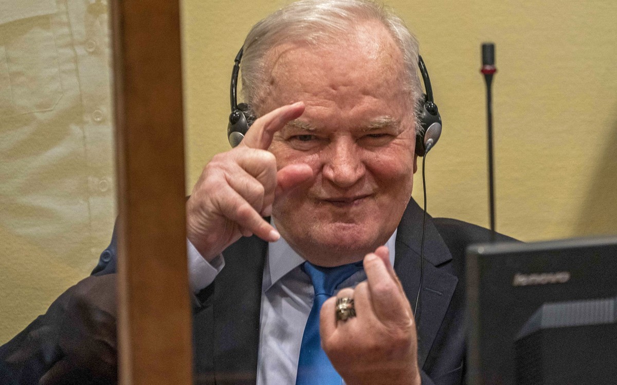 epa13194418 (FILE) - Ratko Mladic prior to the pronouncement of the Appeal Judgment at the International Residual Mechanism for Criminal Tribunals (IRMCT) in The Hague, The Netherlands, 08 June 2021 ( ...