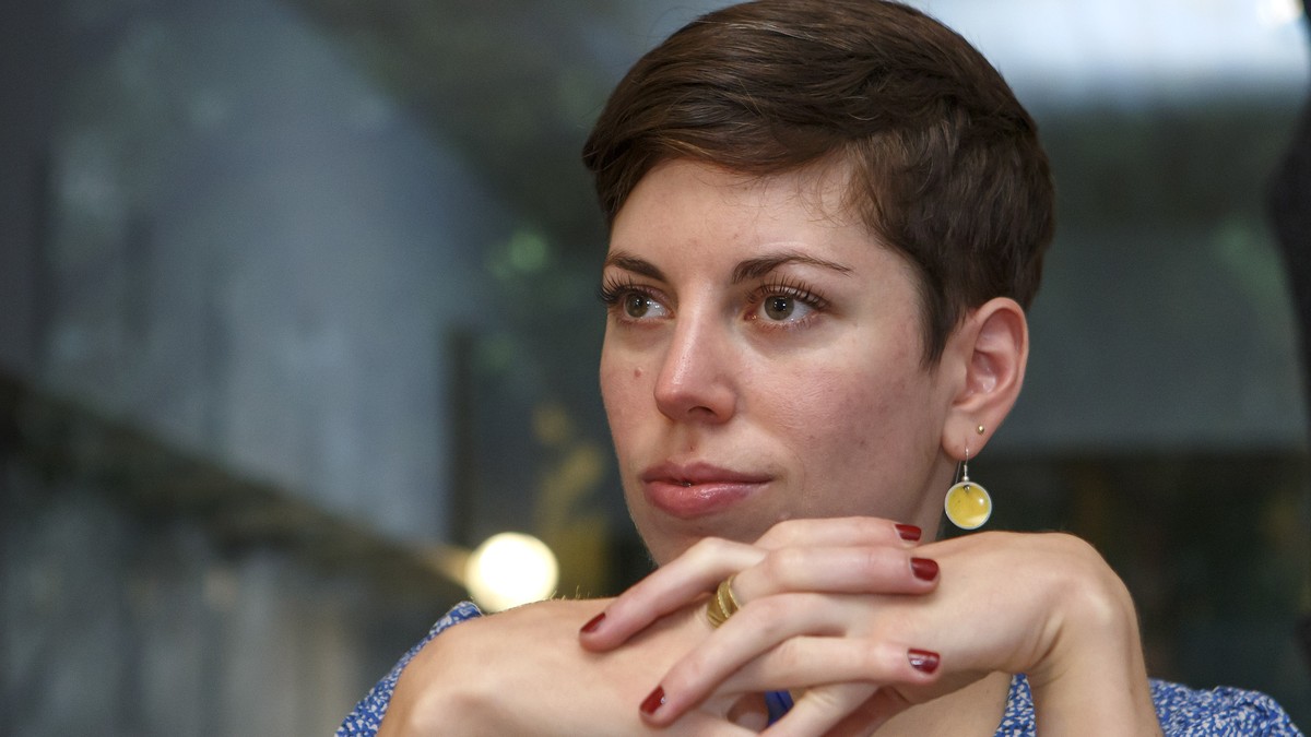 Lisa Mazzone, presidente de l'ATE Geneve et conseillere national, s'exprime l'adoption du Conseil d'Etat sur le credit d'etude d'avant projet pour la traversee du lac, lo ...