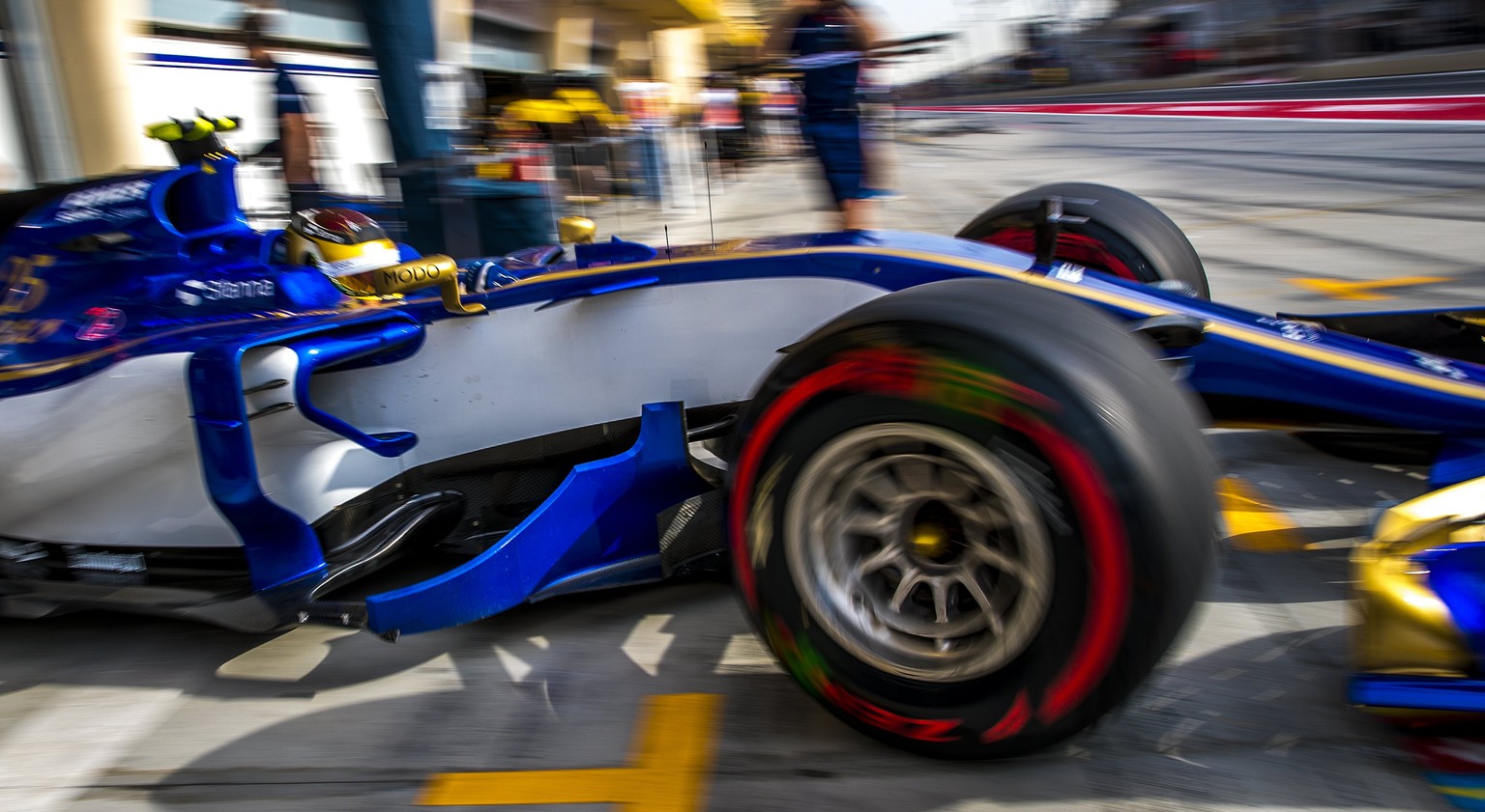 epa05909696 German Formula One driver Pascal Wehrlein of Sauber F1 Team in action during the third practice session at the Sakhir circuit near Manama, Bahrain, 15 April 2017. The 2017 Formula One Gran ...