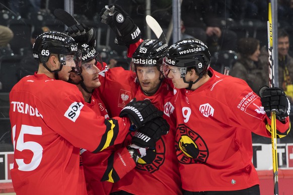 BernÃs Ramon Untersander, BernÃs Gaetan Haas, BernÃs Simon Bodenmann, und BernÃs Mason Raymond, react after scoring a goal (1-0) during the Champions Hockey League group F match between Switzerlan ...