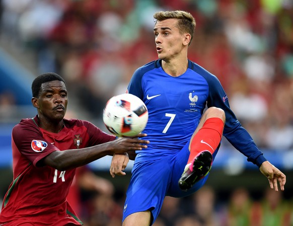epa05419225 William Carvalho (L) of Portugal and Antoine Griezmann of France in action during the UEFA EURO 2016 Final match between Portugal and France at Stade de France in Saint-Denis, France, 10 J ...