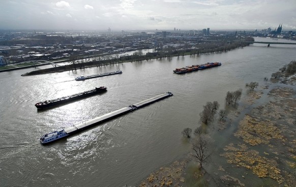 Eine deutsche Stadt am Rhein.