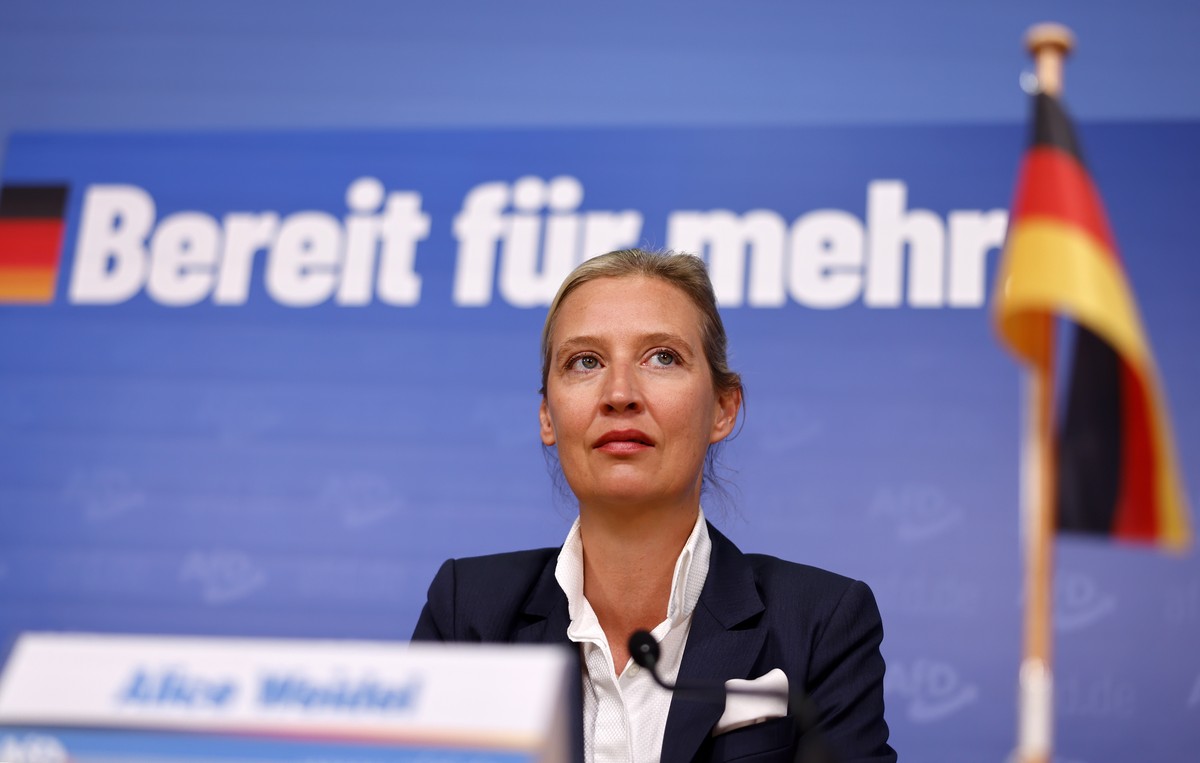 epa10909073 Alternative for Germany (AfD) co-chairwoman Alice Weidel attends a news conference after the state elections in Hesse and Bavaria, in Berlin, Germany, 09 October 2023. EPA/HANNIBAL HANSCHK ...