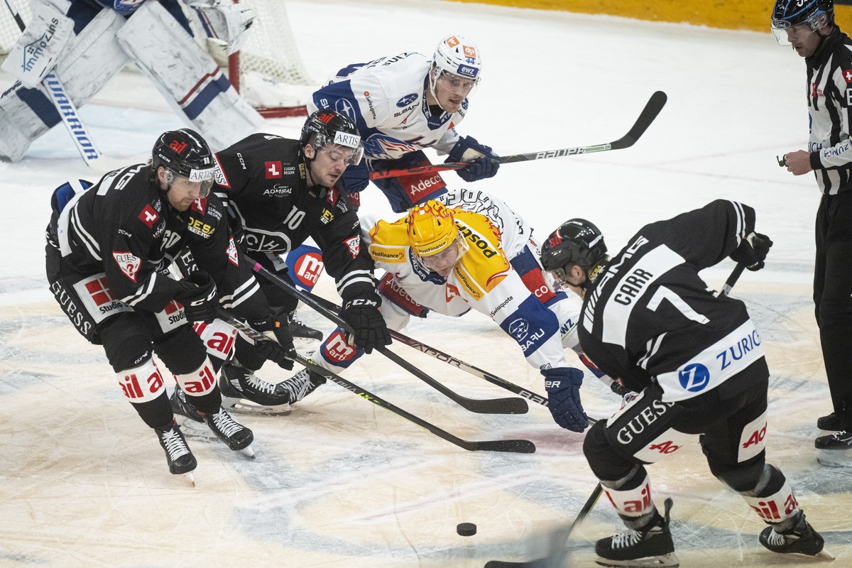 From left, Lugano's player Markus Granlund, Lugano's player Marco Mueller, Lions player Lucas Willmark and Lugano's player Daniel Carr, during the preliminary round game of the National ...