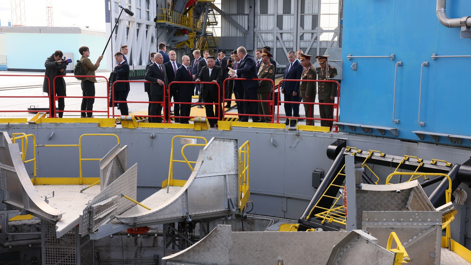 epa10857897 Russian President Vladimir Putin and North Korean leader Kim Jong Un visit the Vostochny cosmodrome outside the town of Tsiolkovsky (former Uglegorsk), some 180 km north of Blagoveschen...