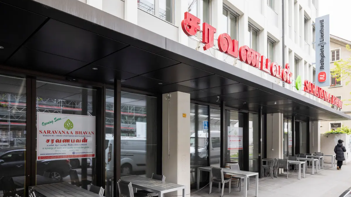 Die Zürcher Filiale der indischen Restaurantkette Saravanaa Bhavan an der Limmatstrasse 50 steht eigentlich kurz vor der Eröffnung. Doch das Amt für Wirtschaft und Arbeit hat den indischen Köchen vore ...