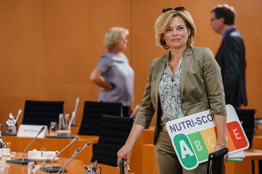 epa08612320 German Minister of Food and Agriculture Julia Kloeckner carries a Nutri-Score table as she attends a cabinet meeting at the German chancellery in Berlin, Germany, 19 August 2020. The cabin ...